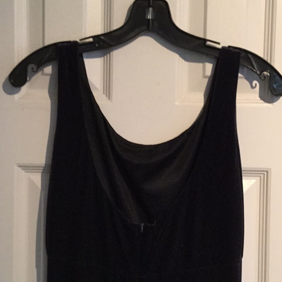 Midnight blue velvet sleeveless gown - Picture 3 of 4